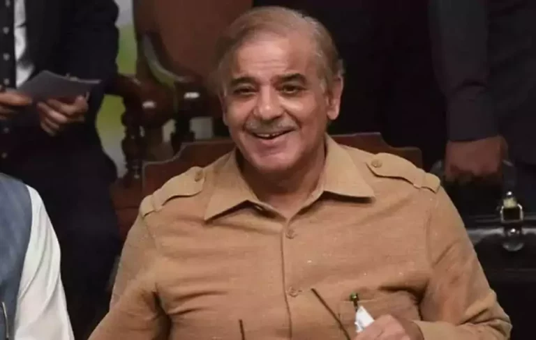 Le Premier ministre pakistanais Shahbaz Sharif annonce la victoire du Pakistan