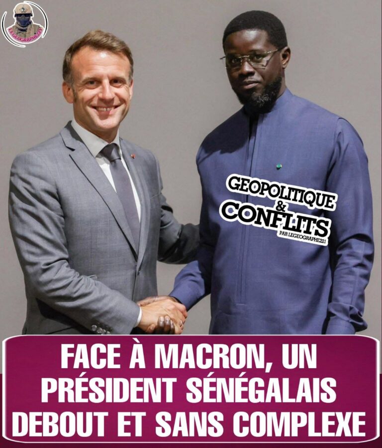 Sur cette image, on voit clairement deux attitudes qui contrastent : d’un côté Emmanuel Macron, sourire large, posture légèrement inclinée vers son interlocuteur, comme pour chercher à montrer chaleur et proximité. De l’autre, le président sénégalais adopte une posture droite, le visage sérieux, le regard déterminé. Il ne force pas le sourire, il ne joue pas la carte de la complaisance : son attitude est celle d’un dirigeant sûr de lui, qui n’a pas besoin d’afficher une convivialité artificielle.