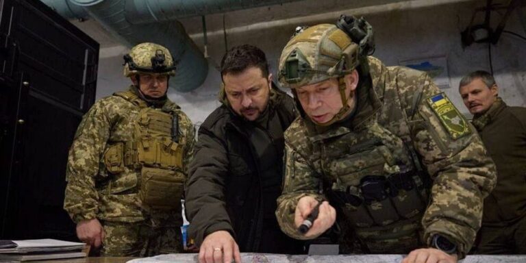 LE CHEF DES ARMÉES UKRAINIENNES PROMET DE REVENIR EN RUSSIE