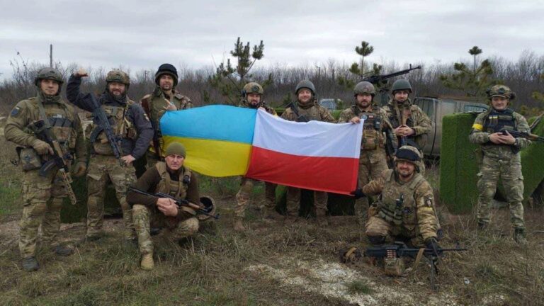 «Il n’y a aucun moral» : un parachutiste raconte comment il a combattu les mercenaires occidentaux des forces armées ukrainiennes